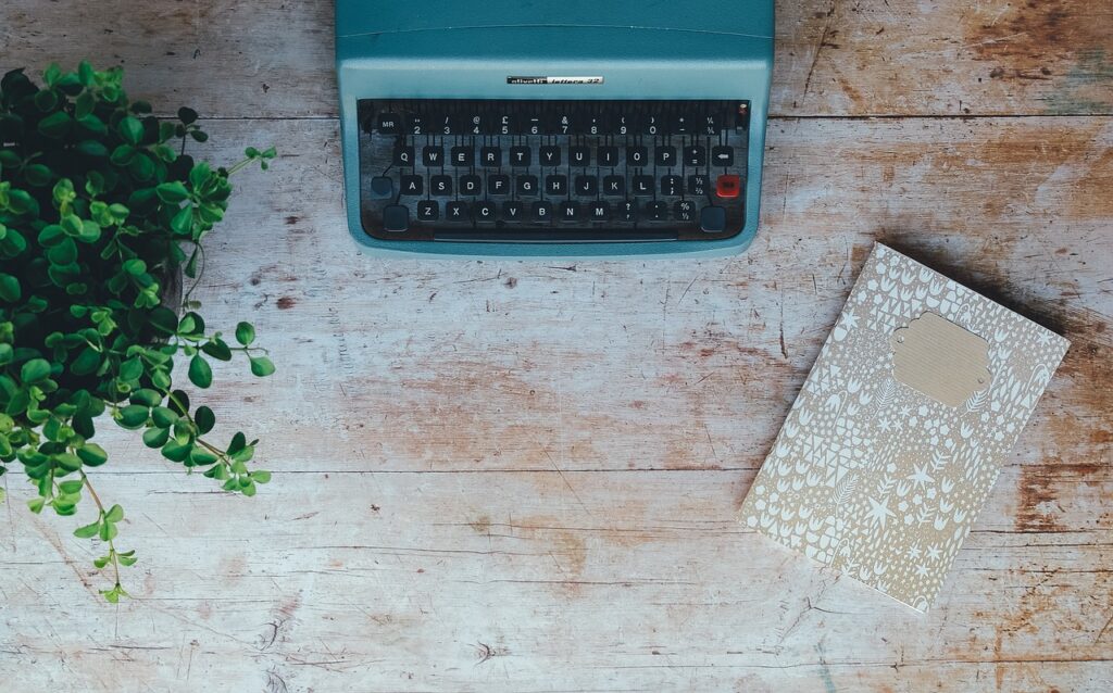vintage, typewriter, plant-2168174.jpg